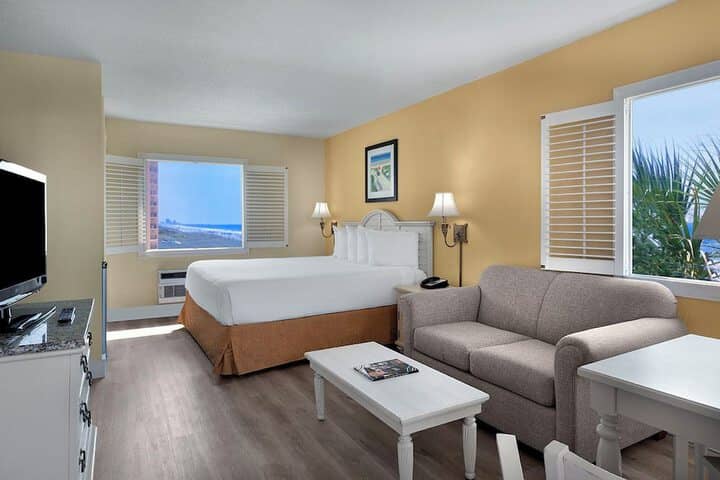 Room 6 of 44