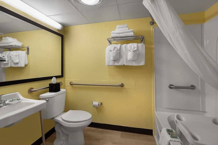Room 32 of 44